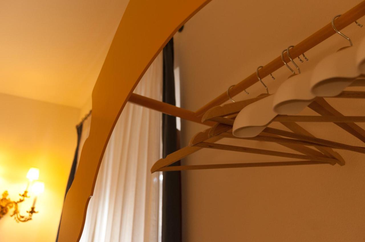Palazzo Benucci Bed and Breakfast Σαν Τζιμινιάνο Εξωτερικό φωτογραφία